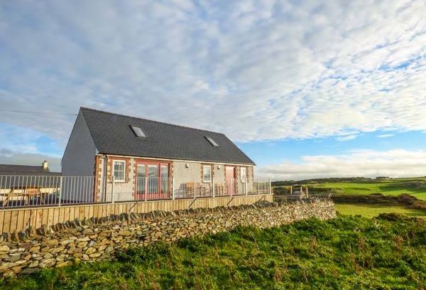 Cemaes Bay Cottage | Cabin ∙ 2 bedrooms ∙ 4 guests