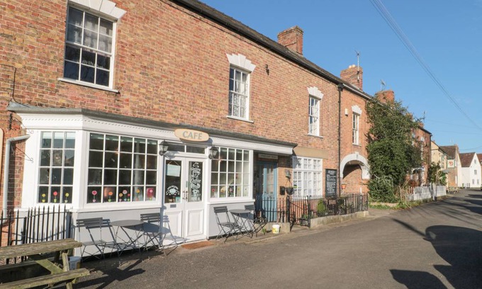 Dursley Cottage | Cabin ∙ 2 bedrooms ∙ 6 guests
