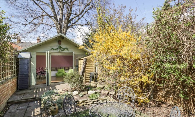 Stratford-upon-Avon Cottage | Cabin ∙ 2 bedrooms ∙ 4 guests
