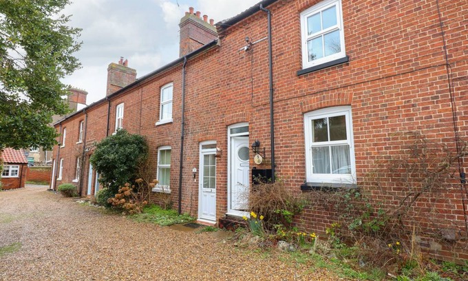 East Runton Cottage | Cabin ∙ 3 bedrooms ∙ 5 guests