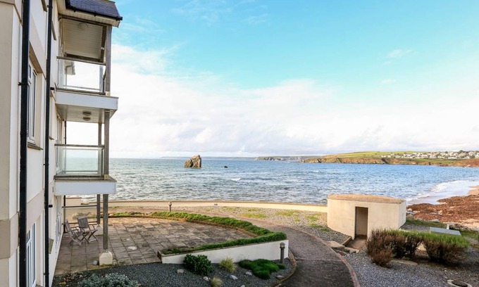 Burgh Island Cottage | Cabin ∙ 3 bedrooms ∙ 6 guests