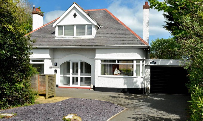 Benllech Cottage | Cabin ∙ 3 bedrooms ∙ 5 guests