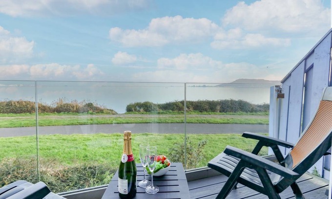 Wyke Regis Cottage | Cabin ∙ 3 bedrooms ∙ 5 guests