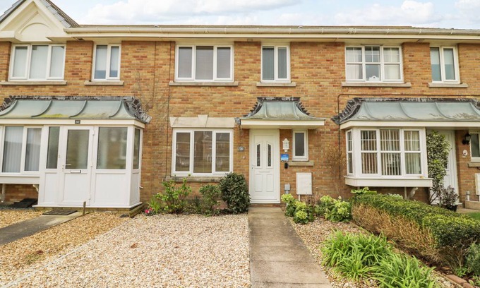 Wyke Regis Cottage | Cabin ∙ 3 bedrooms ∙ 5 guests