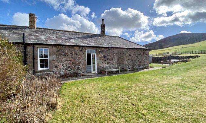 Akeld Cottage | Cabin ∙ 3 bedrooms ∙ 5 guests