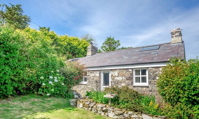 Mynytho Cottage | Cabin ∙ 3 bedrooms ∙ 6 guests