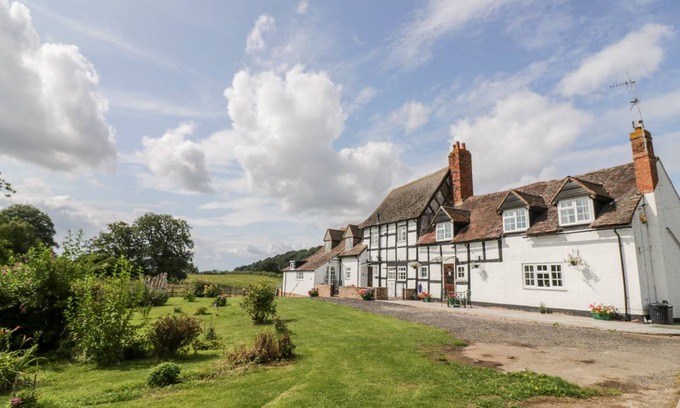 Moreton Cottage | Cabin ∙ 3 bedrooms ∙ 6 guests