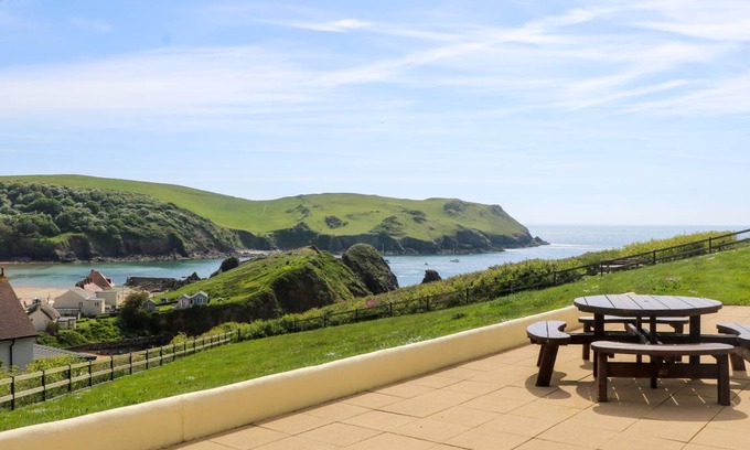 Hope-Cove Cottage | Cabin ∙ 3 bedrooms ∙ 6 guests