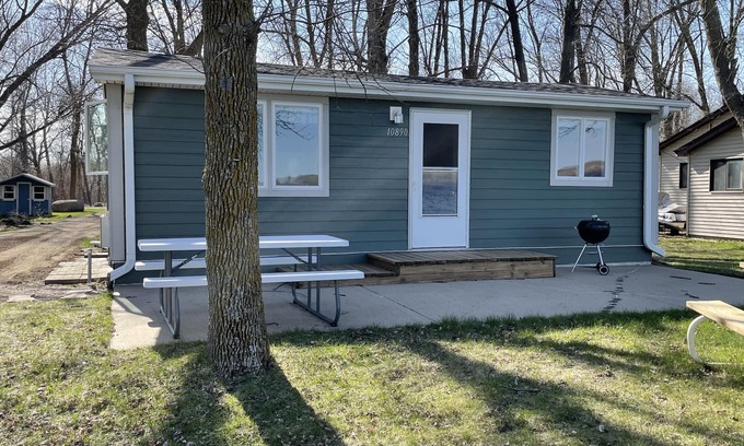 Benton County Cabin | Cabin #3 Newly remodeled 1 bedroom cabin right by the lake.