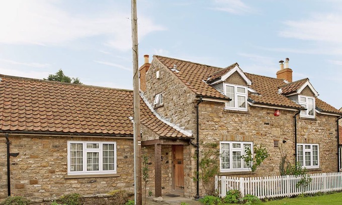 Thornton Dale Cottage | Cabin ∙ 4 bedrooms ∙ 8 guests