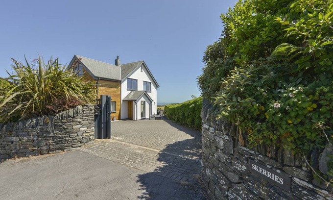 Strete Cottage | Cabin ∙ 5 bedrooms ∙ 10 guests