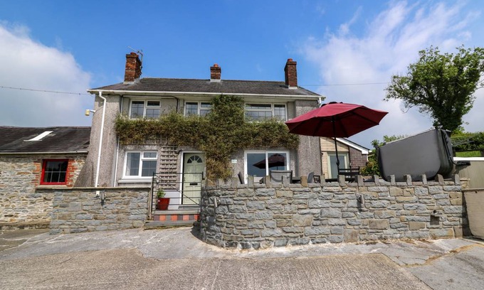 Lampeter Cottage | Cabin ∙ 5 bedrooms ∙ 8 guests
