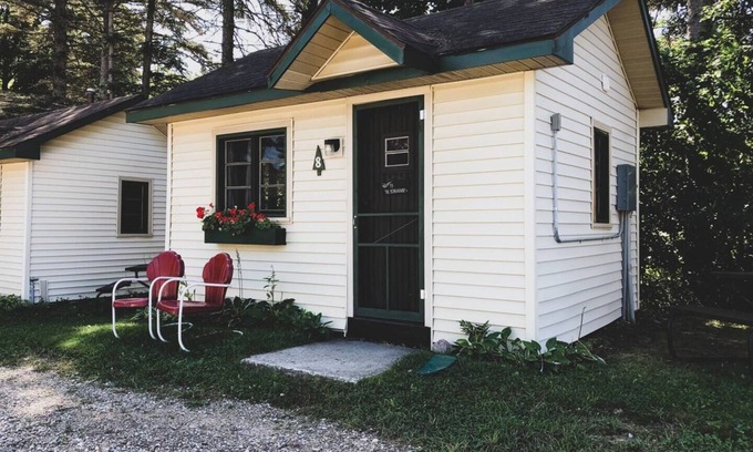 Cadillac Cabin | Cabin #8 - The Hemingway