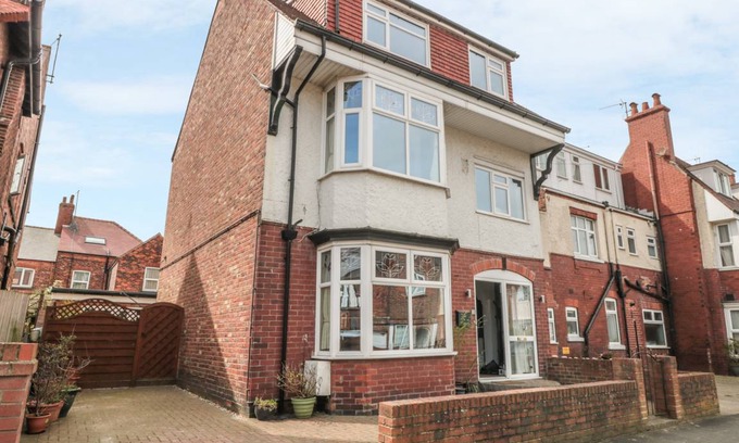 Bridlington Cottage | Cabin ∙ 9 bedrooms ∙ 12 guests