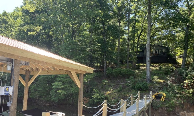Troutman House | “Cabin Boheme”&Boat Rental A Waterfront Hideaway