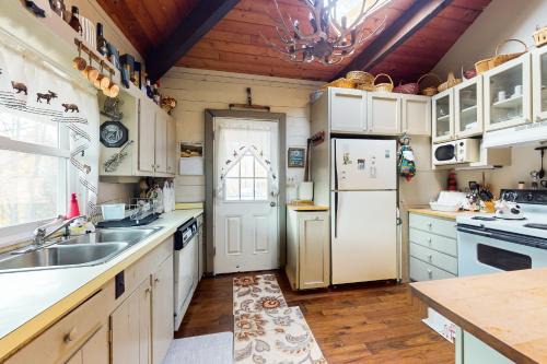 Warren House | Cabin By The Trees