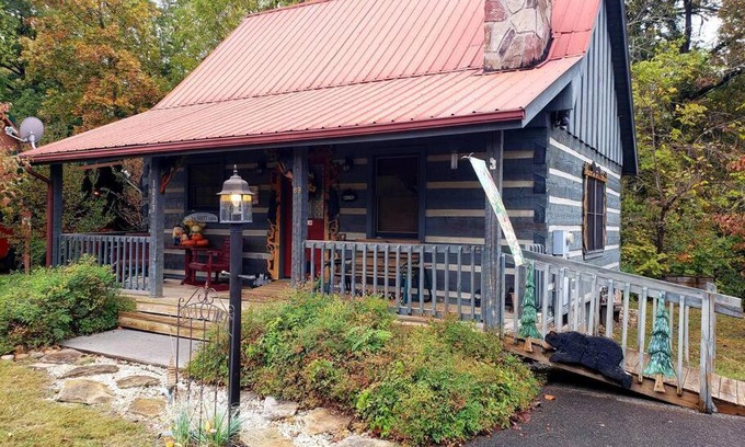Sevierville Ski Chalet | Cabin Close to Pigeon Forge in Echota Resort !