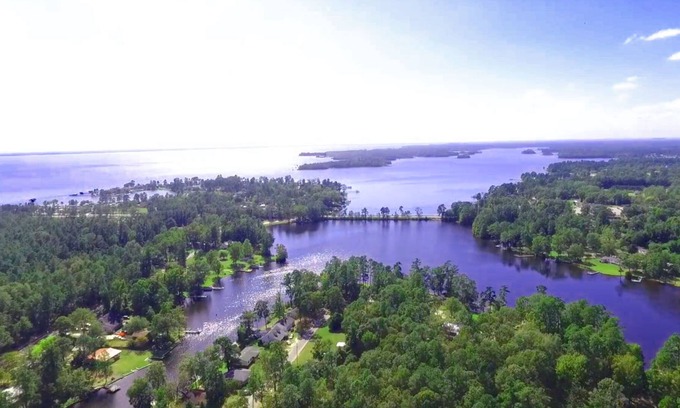 Manning House | Cabin Cove on Lake Marion