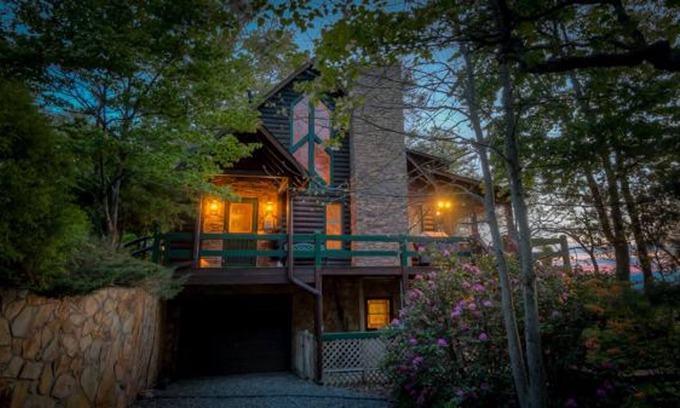 Morganton Cabin | Cabin Fever by Escape to Blue Ridge