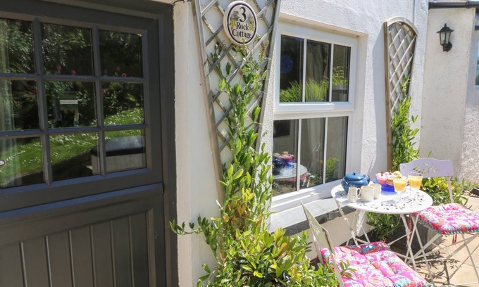 Burgh Island Cottage | Cabin ∙ 2 bedrooms ∙ 4 guests