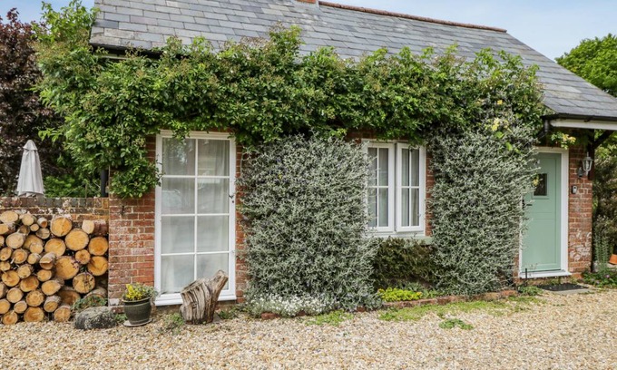 Sturminster Marshall Cottage | Cabin ∙ 2 bedrooms ∙ 4 guests
