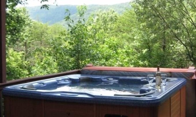 Cleveland Cabin | Cabin Getaway ~Relax and Enjoy the hot tub or hang out in the game room