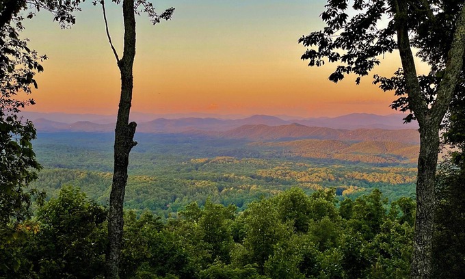 Mineral Bluff Cabin | Cabin in the Clouds, Views!, Hot Tub, Pool, Fire pit, Pets, Flat Paved Drive