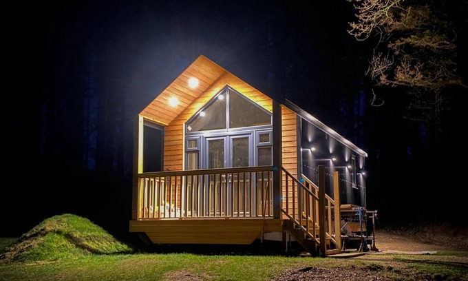 Kilgetty Apartment | Cabin In The Woods - 1 Bedroom Lodge - Kilgetty