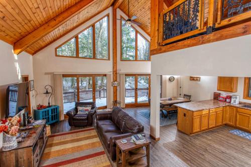 Sturgeon Bay House | Cabin in the Woods by Simple Life Rentals