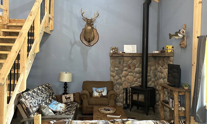 Goodson Cabin | Cabin in the Woods Near Bennett Springs and Pomme de Terre