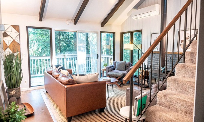 Sudden Valley House | Cabin in the Woods with Lake Views & surrounded by PNW Vibes!