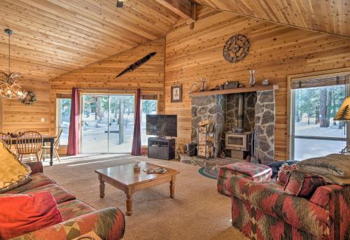 Truckee House | Cabin Less Than 2 Mi to Tahoe Donner Downhill Ski Resort