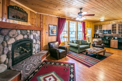 Fish Camp House | Cabin minutes from Yosemite