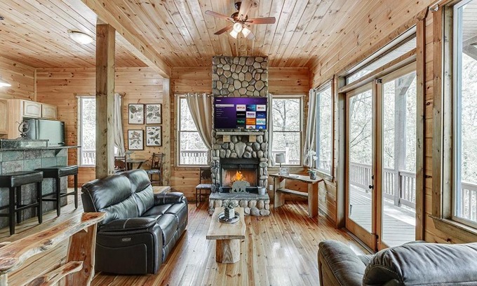 Cleveland House | Cabin Near Helen, GA w Jacuzzi & Hot Tub