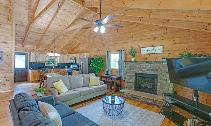 Cleveland Cabin | Cabin near Helen & Lake Resort I 2BD 2BA