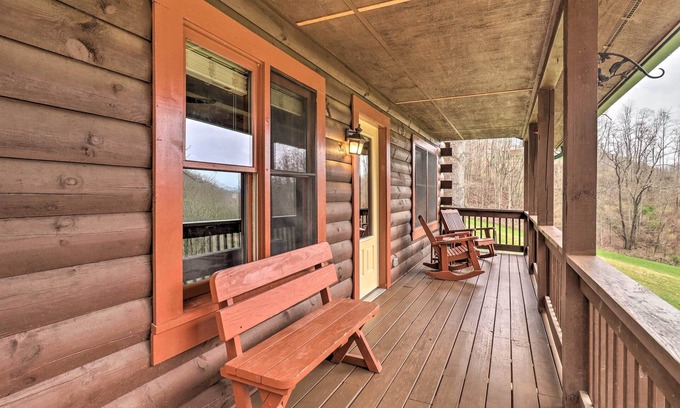 Asheville Cabin | Cabin Near Hiking, Skiing & Waynesville!