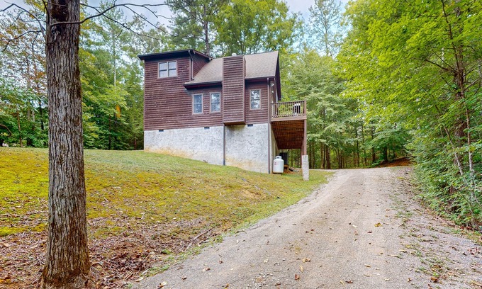 Townsend Cabin | Cabin near Smokys w/Free Attraction TIckets, pool table & mountain-view deck