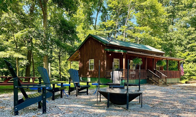 New Plymouth Cabin | Cabin on 100 Secluded Acres in Hocking Hills