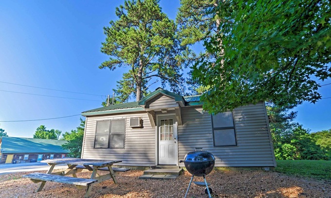 Springville Cabin | Cabin on Kentucky Lake: Nearby Marina Access!
