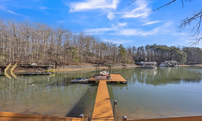Gainesville Cabin | Cabin On Lanier With Deep Water Dock!