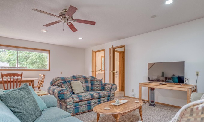 Manzanita House | Cabin on the Coast (MCA 621)