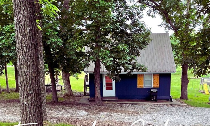 Deepwater House | Cabin on Truman Lake. Fishing, hunting, or boating. Bring the family and enjoy!