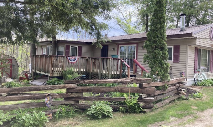 Brazeau Cabin | Cabin Retreat on White Potato Lake