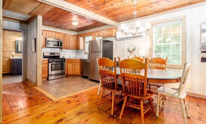 Ellijay Cabin | Cabin+RV/10acres/Stream/Seclusion/Retreat/Sleeps 6