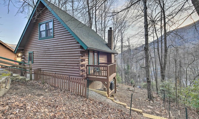 Valley Creek Run Cabin | Cabin w/Fire Pit: 5 Mi to Cataloochee Skiing