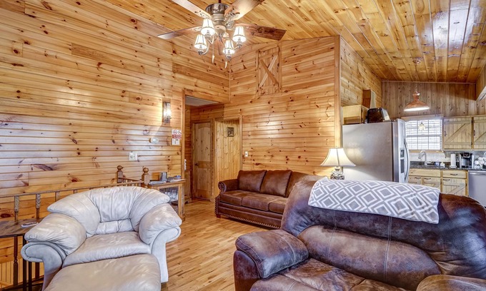 Blairsville Cabin | Cabin w/Hot Tub. Casino 18 miles, Free Pass to swimming beach. Fishing 4 miles