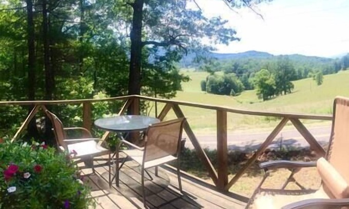 Green Mountain Cabin | Cabin w/Mountain & Sunset Views One Bedroom & Loft