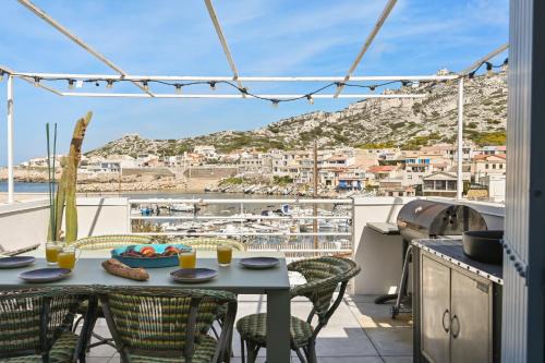 8th Arrondissement Apartment | Cabin, waterfront terrace