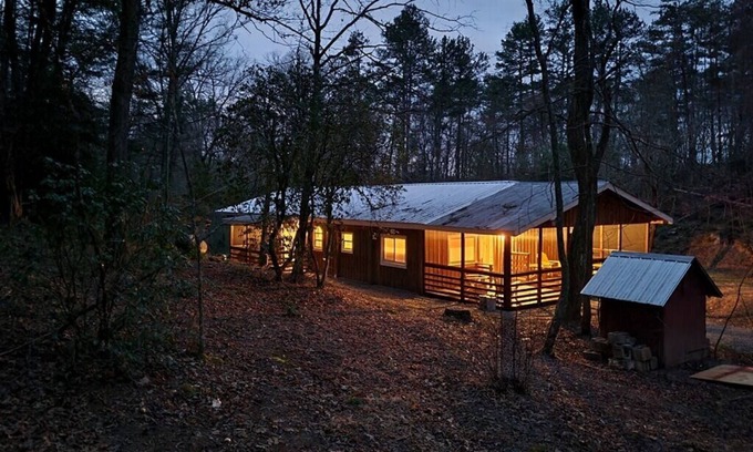 Murphy Cabin | Cabin with Firepit, HotTub and Fireplace near waterfalls, wineries on 1.25 acres