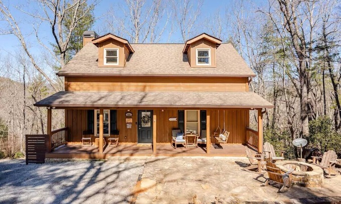 Cleveland House | Cabin with Game Room and Fire Pit in Heart of N. GA Wine Country!